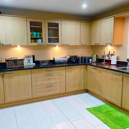 Luxurious Executive 4 Bedroom Whole Home | For 10 Hensol Esterno foto