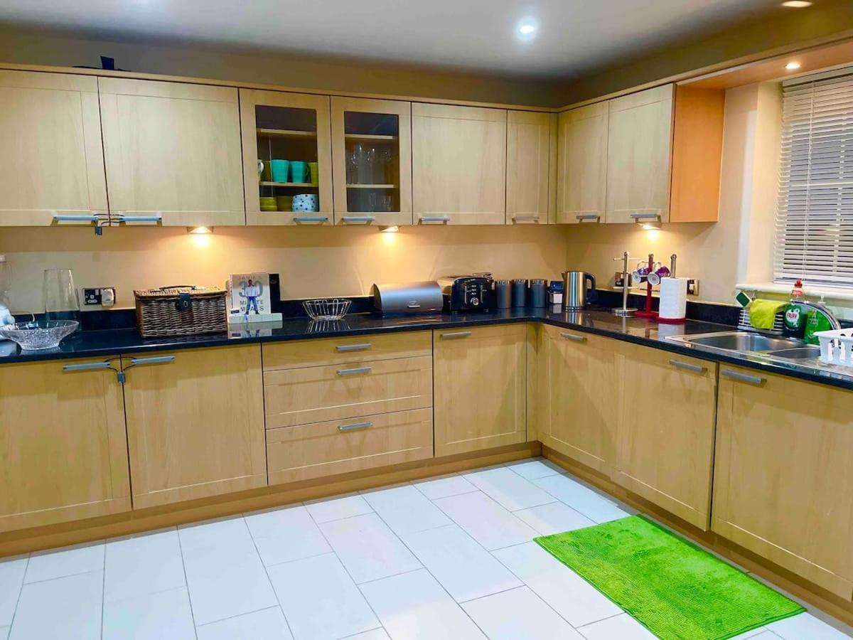 Luxurious Executive 4 Bedroom Whole Home | For 10 Hensol Esterno foto