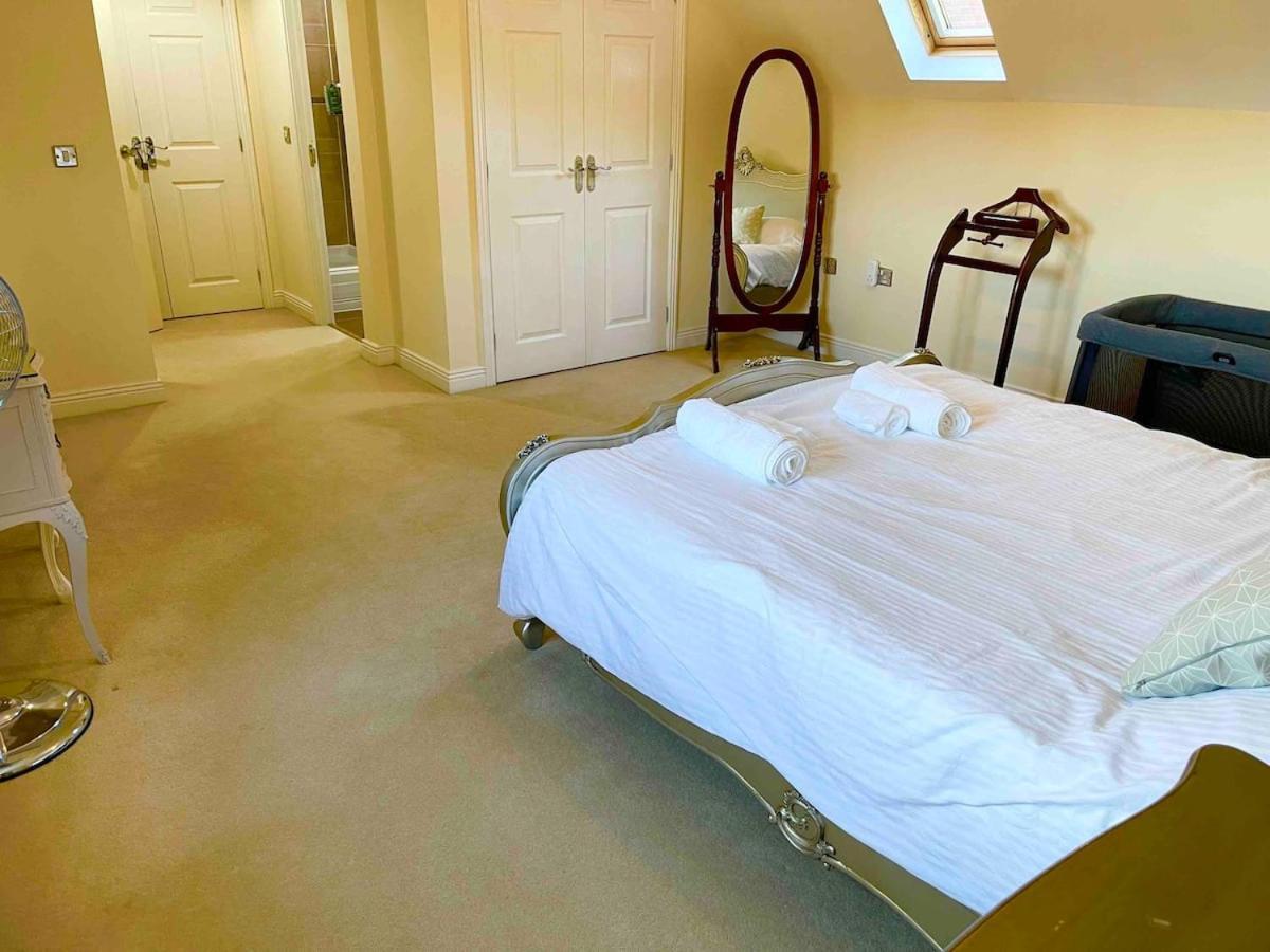 Luxurious Executive 4 Bedroom Whole Home | For 10 Hensol Esterno foto