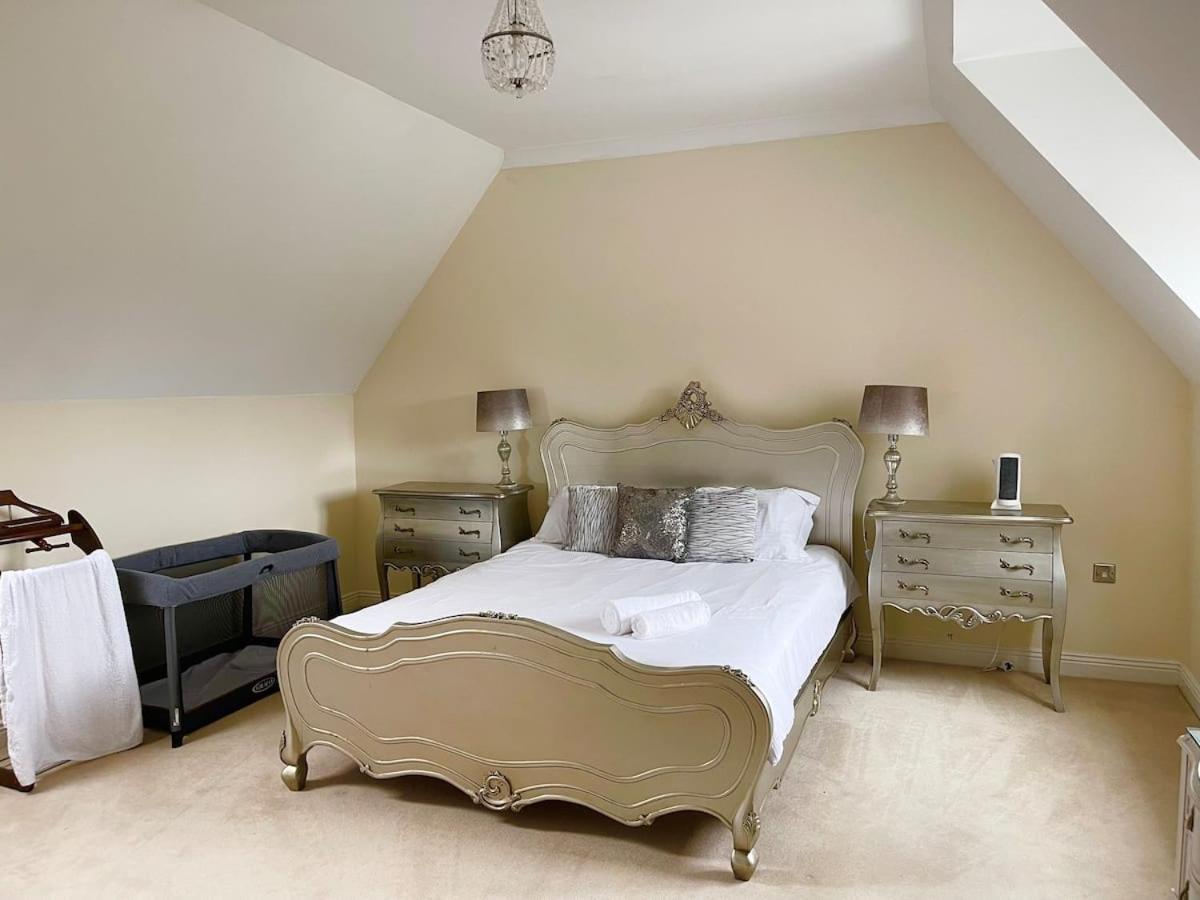 Luxurious Executive 4 Bedroom Whole Home | For 10 Hensol Esterno foto
