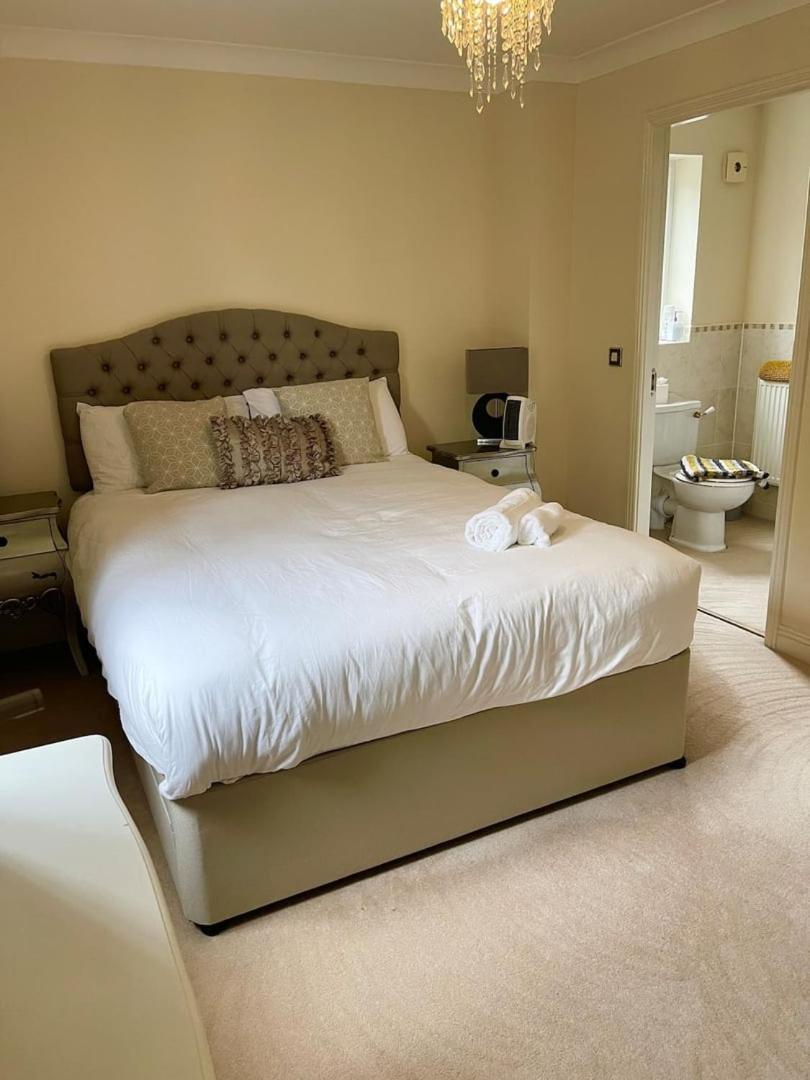 Luxurious Executive 4 Bedroom Whole Home | For 10 Hensol Esterno foto