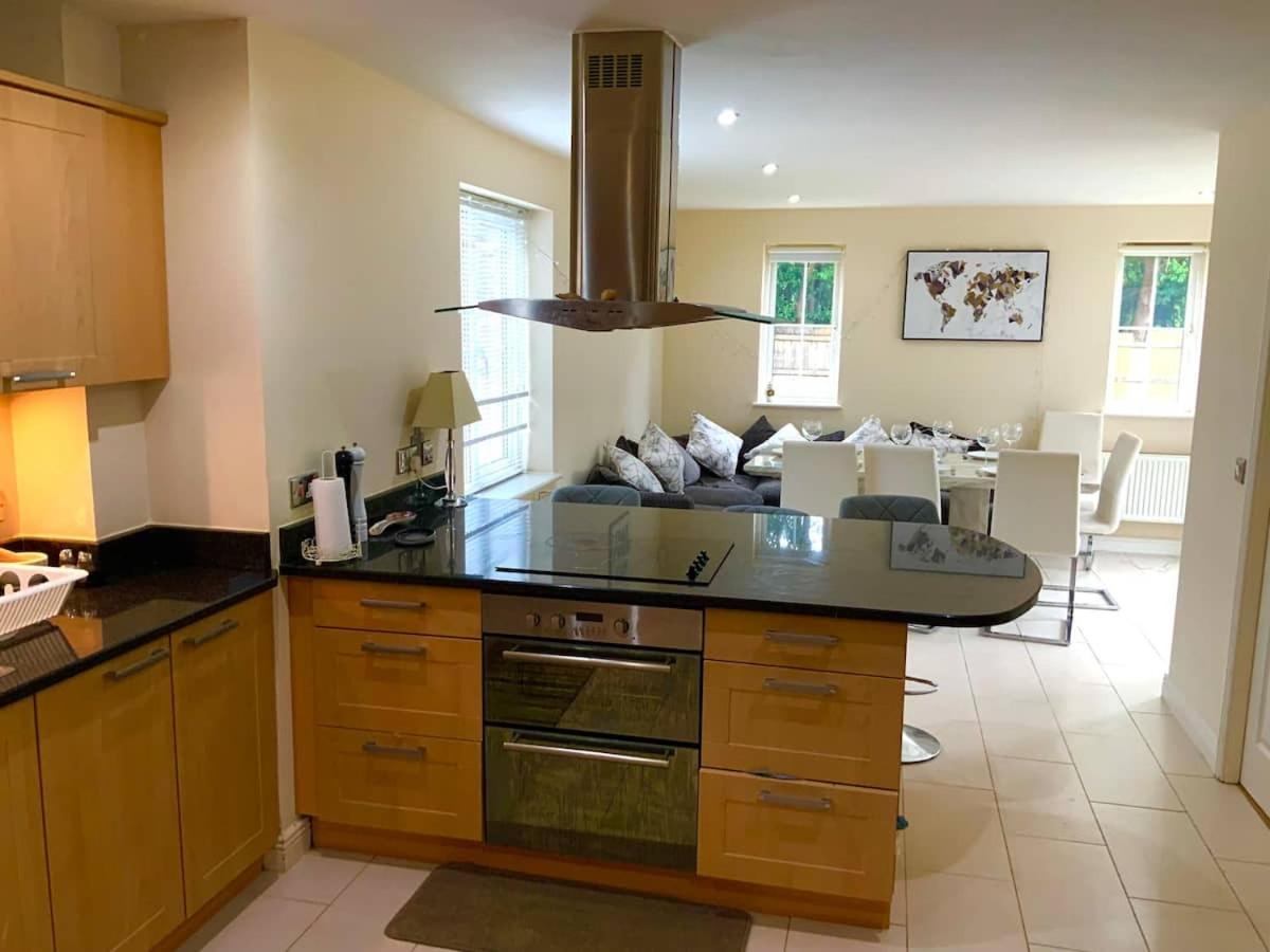 Luxurious Executive 4 Bedroom Whole Home | For 10 Hensol Esterno foto